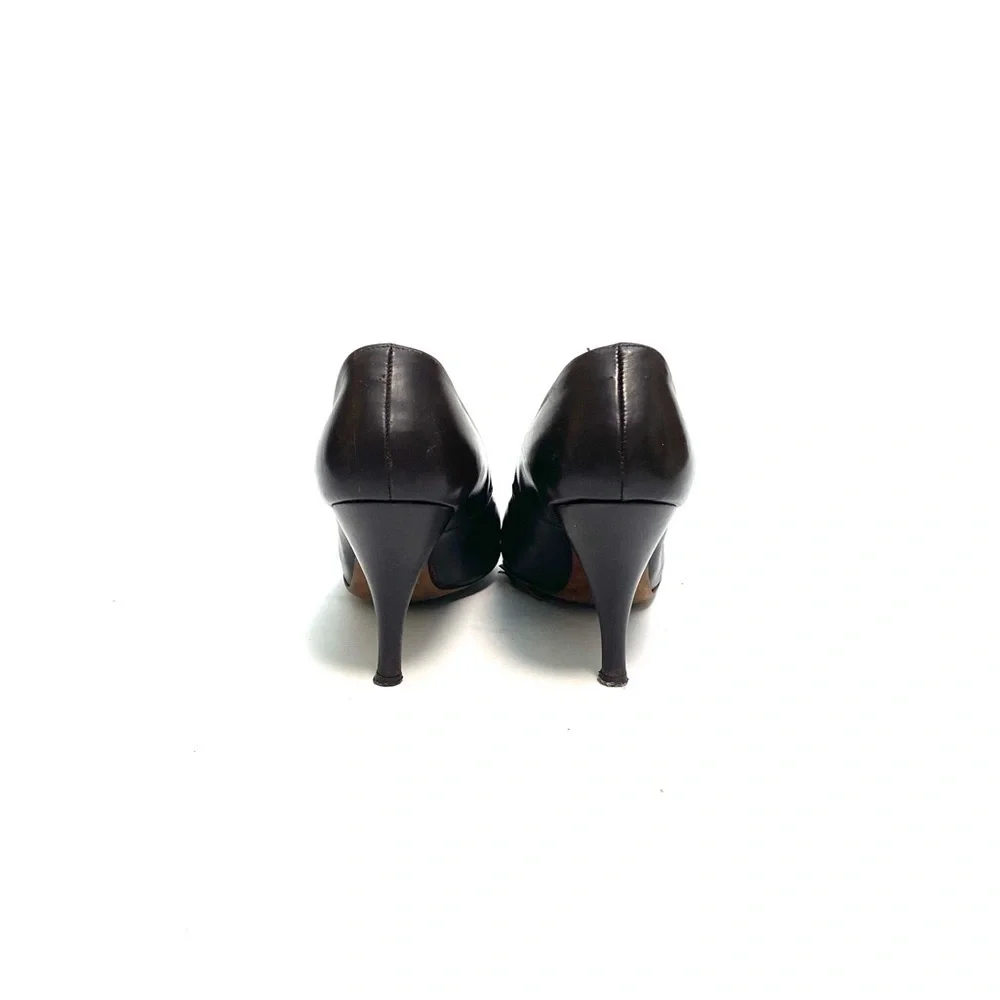 Vintage 1960s brown leather classic stiletto pumps